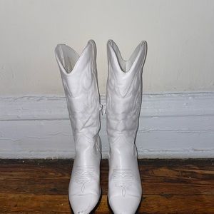 Princess Polly Therapy Clayton White Boots (cowgirl boots)